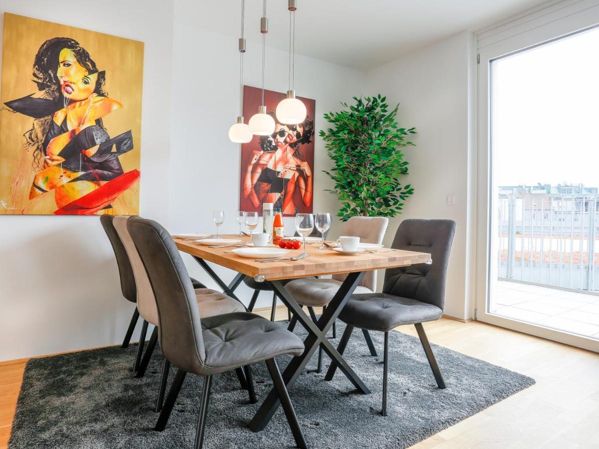 Sky9 Penthouse Apartments Wina Bagian luar foto