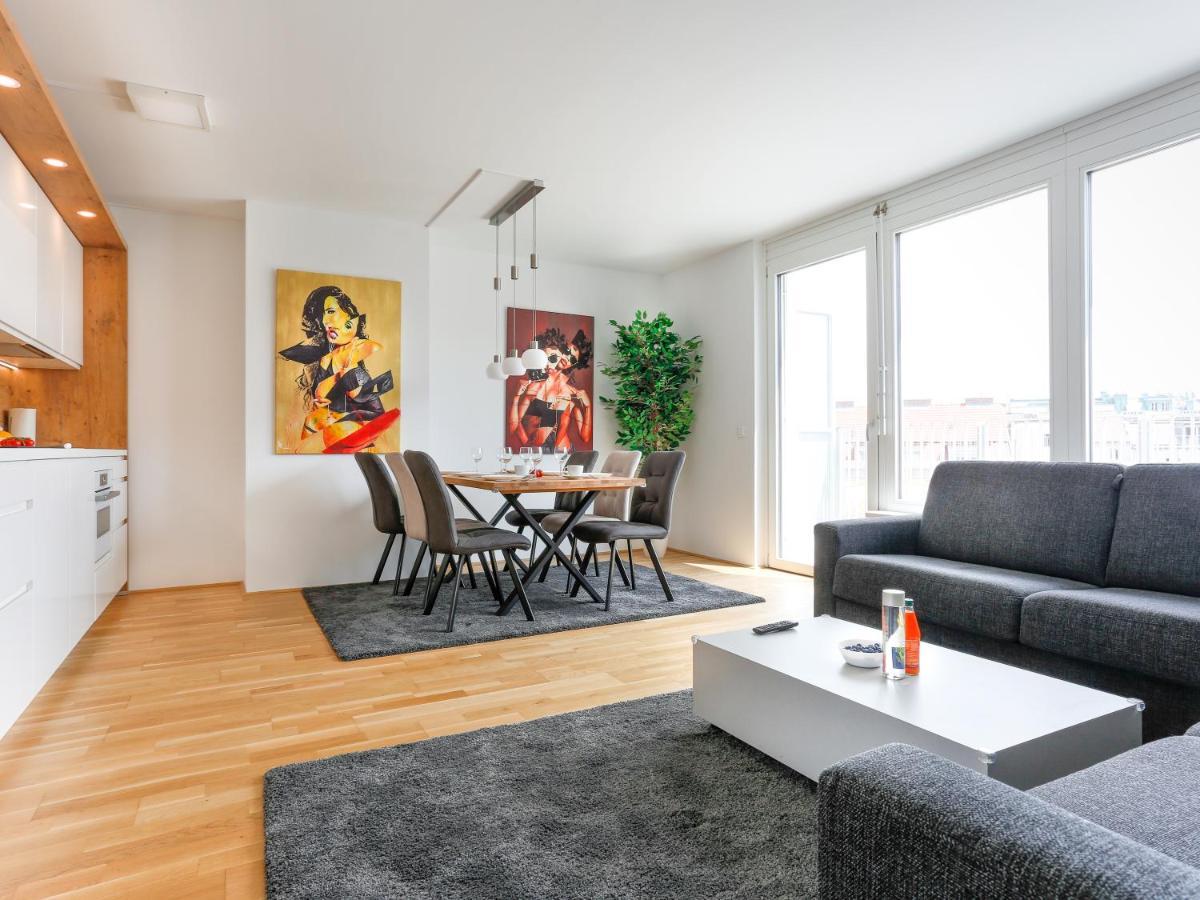Sky9 Penthouse Apartments Wina Bagian luar foto