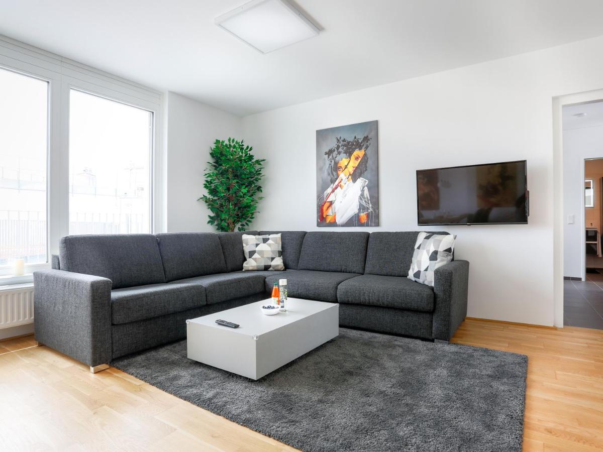 Sky9 Penthouse Apartments Wina Bagian luar foto