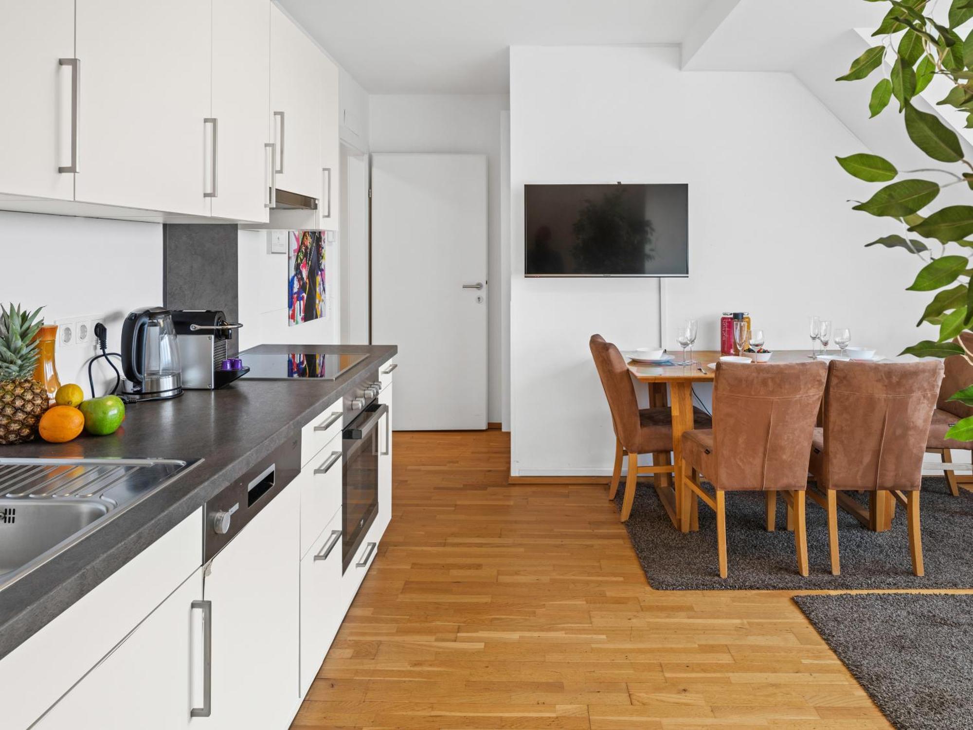 Sky9 Penthouse Apartments Wina Bagian luar foto