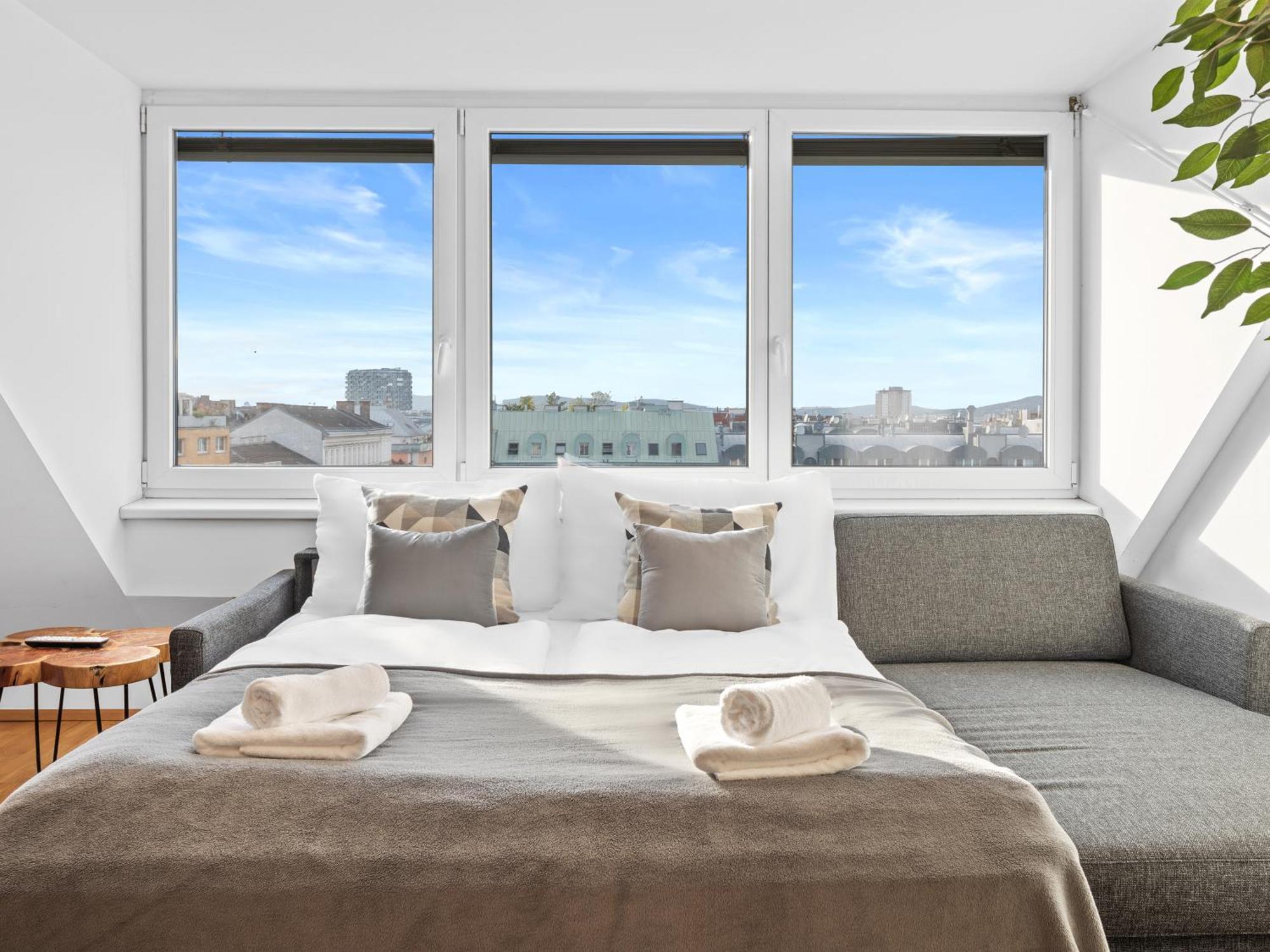 Sky9 Penthouse Apartments Wina Bagian luar foto