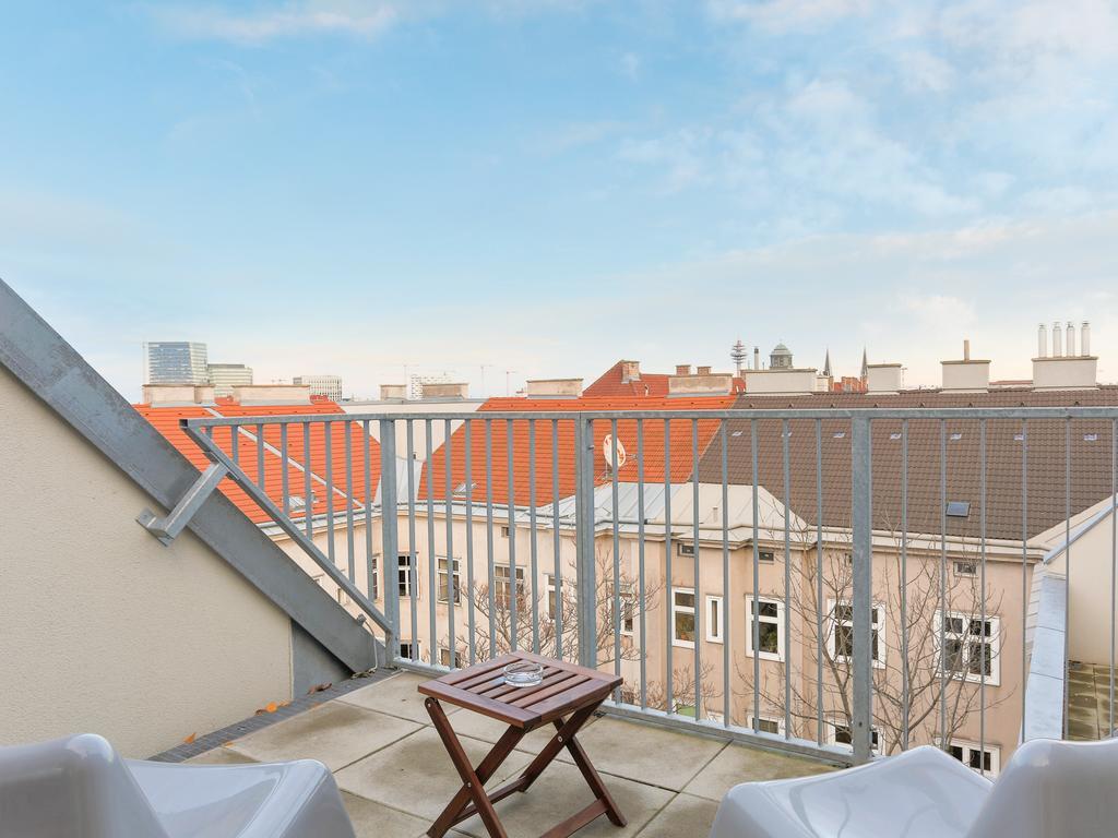 Sky9 Penthouse Apartments Wina Bagian luar foto